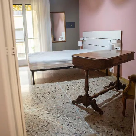 La Casa Di Giulia, Trilocale Con Balcone E Giardino Apartamento
